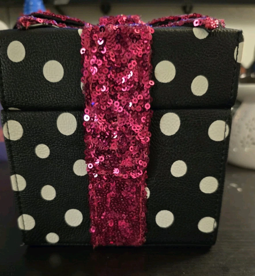 全新带标签 Betsey Johnson KITSCH That’s A WRAP 礼品盒亮片斜挎包钱包 — 第 2/4 张图片