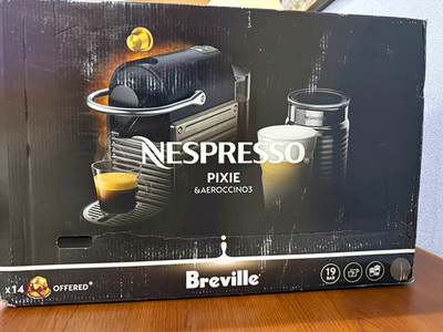 Nespresso Pixie Capsule Machine 19 Bar with Aeroccino Milk Frother NEW IN BOX