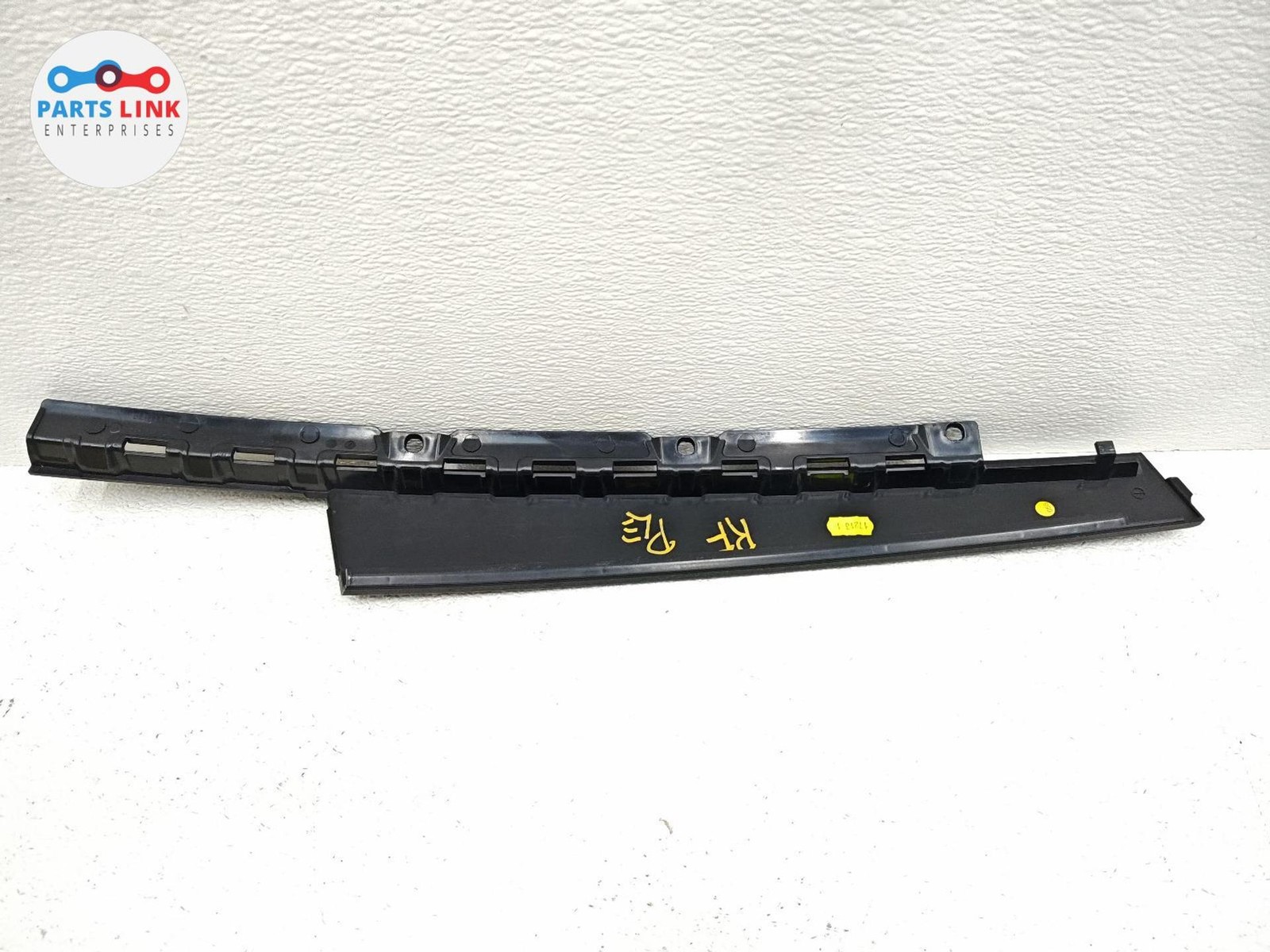 Bentley Bentayga Speed 2017-2020 Front Right Pillar cover molding