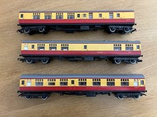 Hornby R626 Three Crimson and Cream coaches Good Unboxed