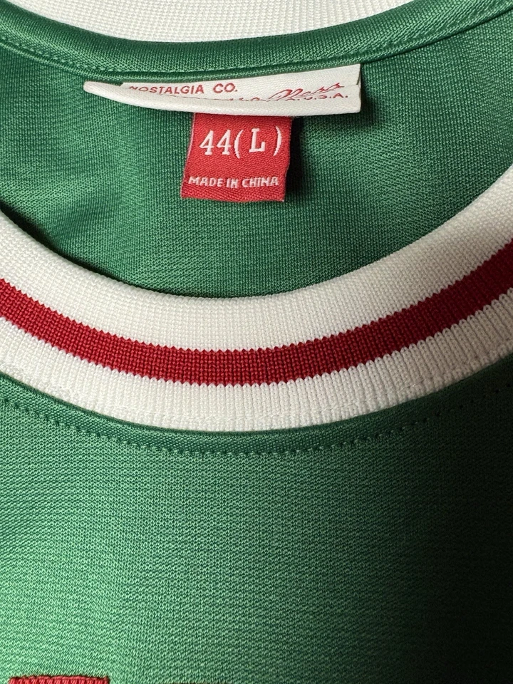 MITCHELL & NESS AUTHENTIC MILWAUKEE BUCKS L OSCAR ROBERTSON $300 RETAIL JERSEY - Image 4 of 4