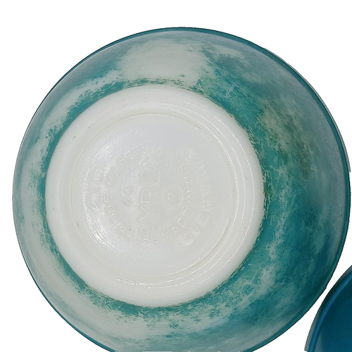 Pyrex (4) Nesting Mixing Bowls (3) 401s + (1) - Picture 5 of 6