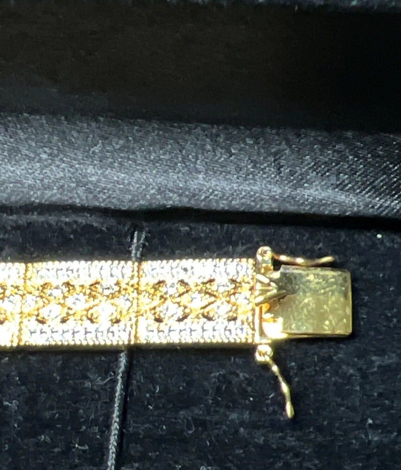 "Brazalete de diseño SAP BR con acento de diamantes tenis tono dorado 7,5"" de largo nuevo en caja" Foto 4 de 4