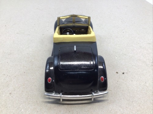 LIBERTY CLASSICS DIECAST 1940 FORD BLACK CONVERTIBLE BANK - Picture 2 of 8