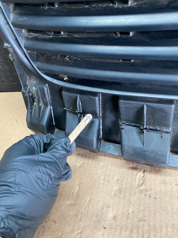 1996 to 2000 Volkswagen Passat Front Grill Grille N5563 PS - Image 4 of 4