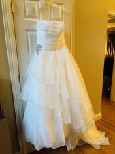 White Strapless Lace Ball Gown Wedding Dress Sleeveless Full-Length Princess