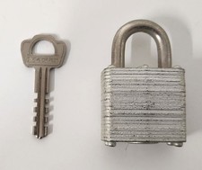 Vintage Small MASTER LOCK Co. Milwaukee, WI USA Padlock with Key