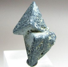 OUTSTANDING INCREDIBLE DISPLAY BENITOITE CRYSTAL!!! CALIFORNIA