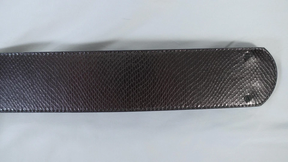 Cinturón BCBGMAXAZRIA Mujer S/M Gris Ancho Serpiente Cierre de Eslabones en Relieve 89027 Foto 3 de 4