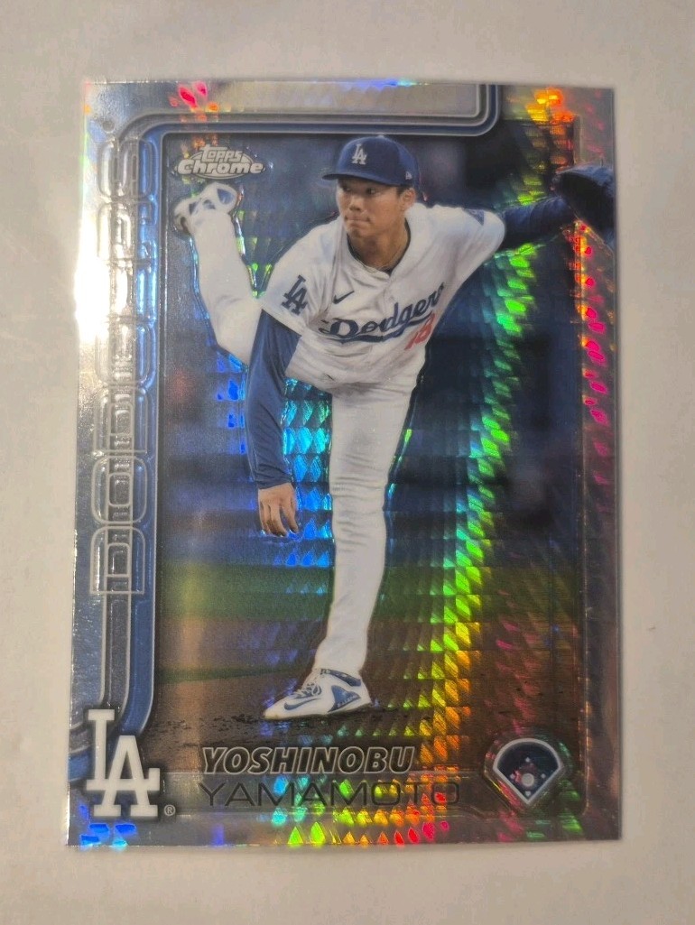 2025 Topps Chrome- Yoshinobu Yamamoto Prism Refractor (SP) #179 DODGERS