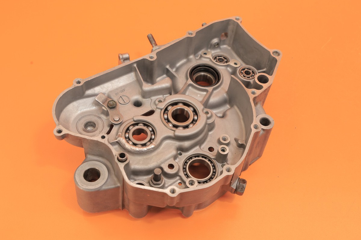 Ron5 ページ① 2002 01-03 RM125 RM 125 OEM Right Engine Crankcase Carter