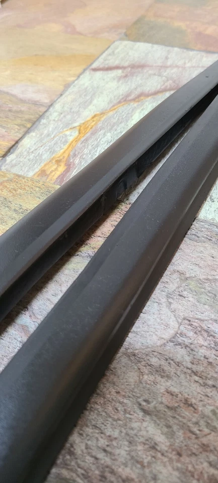 04-08 CHRYSLER PACIFICA IZQUIERDA Y DERECHA UN PILAR PARABRISAS MOLDEADO MOPAR GENUINO Foto 4 de 4