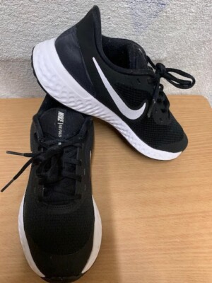 nike revolution 24