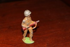 VINTAGE Manoil Lead Toy WW2 SoldierS Combat Soldier With Rifle