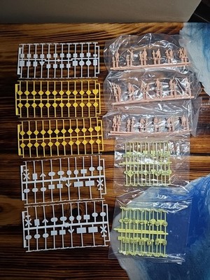 Bachmann HO Train 156 Street Signs 36 Unpainted People Figures NOS