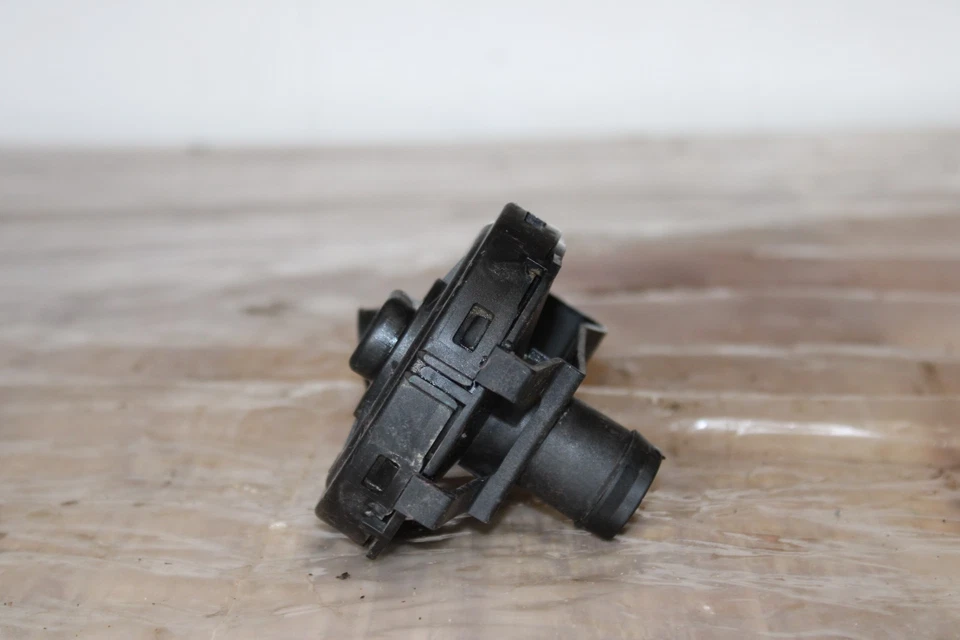 Conjunto de válvula de retención de control de vacío Audi A4 2002-2005 Foto 4 de 4