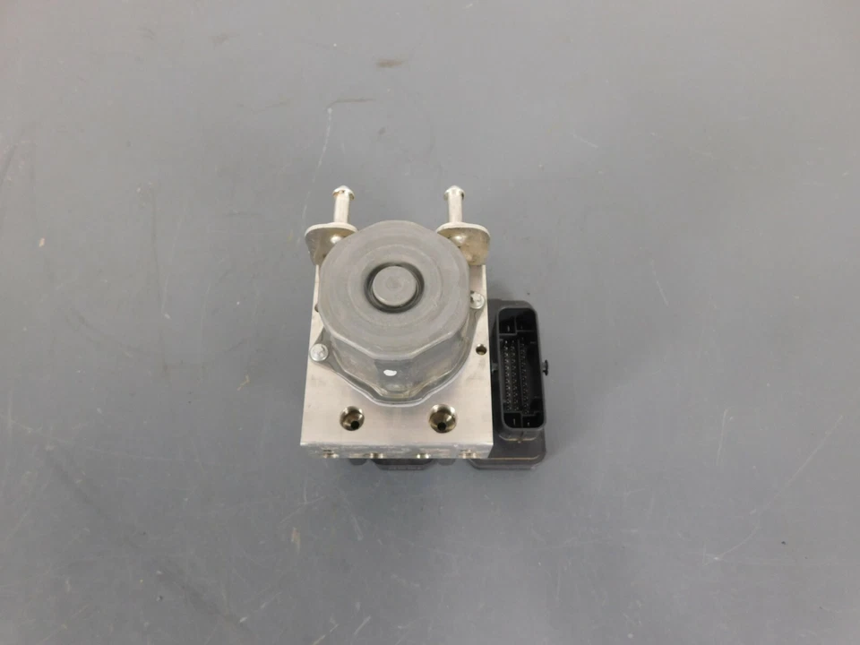 2016 13 14 15 16 保时捷 981 Cayman GT4 ABS 制动泵模块 #2049 B1 — 第 3/4 张图片