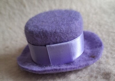 Hat, cylindrical shape, handmade, for about 15 - 20 cm Gelibären
