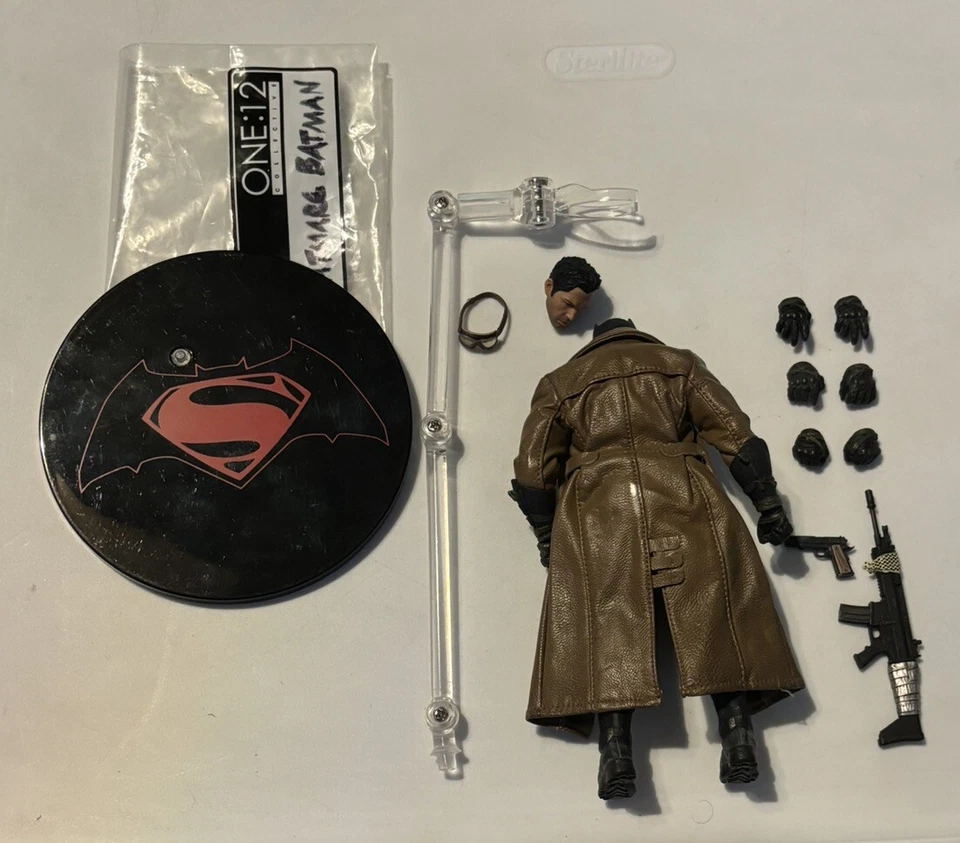 Mezco One:12 Collective PX Exclusive - Knightmare Batman BVS 6” Loose Figure — 第 4/4 张图片