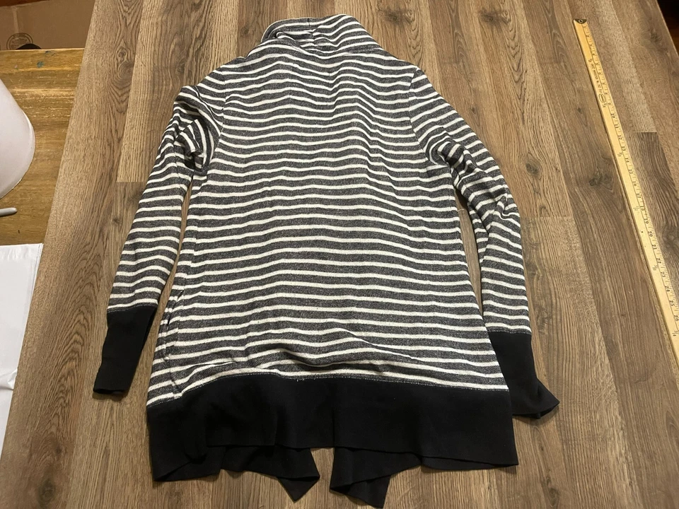 Suéter VSX Victoria's Secret, Para Mujer Grande, Gris Blanco Rayas Cárdigan Abierto Foto 2 de 4