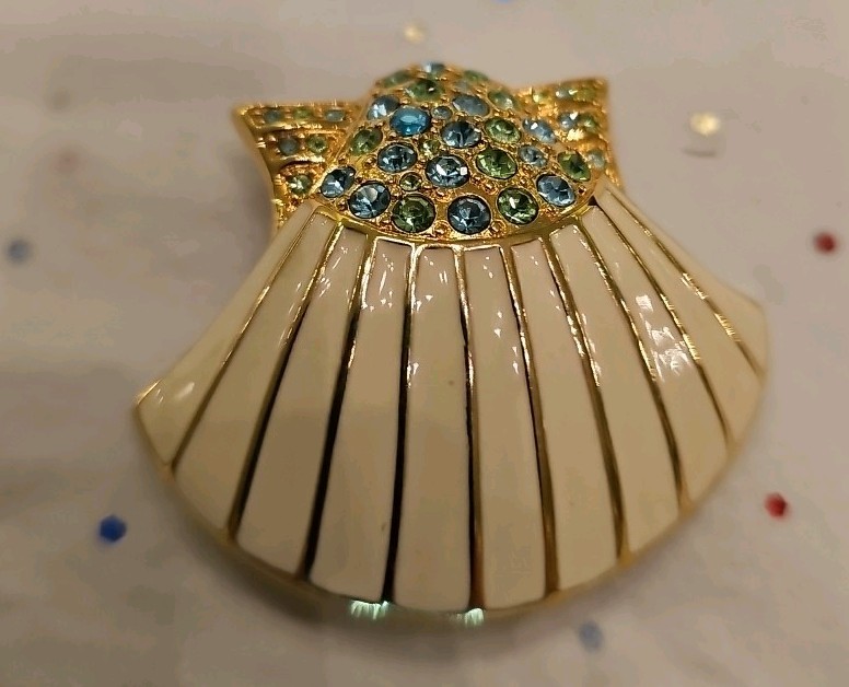 KJL Kenneth Jay Lane Brooch Mint - image 1