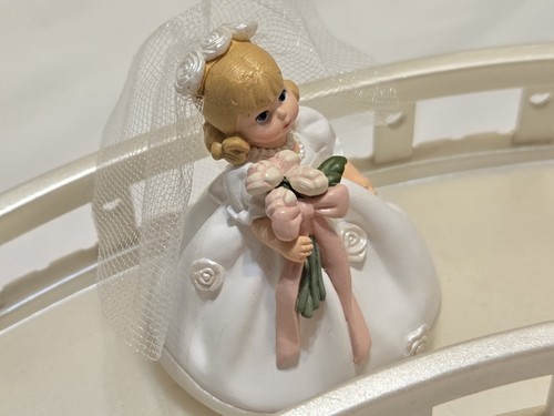 Vintage Hallmark Merry Miniatures Madame Alexander Display Base With Figurine - Picture 3 of 6