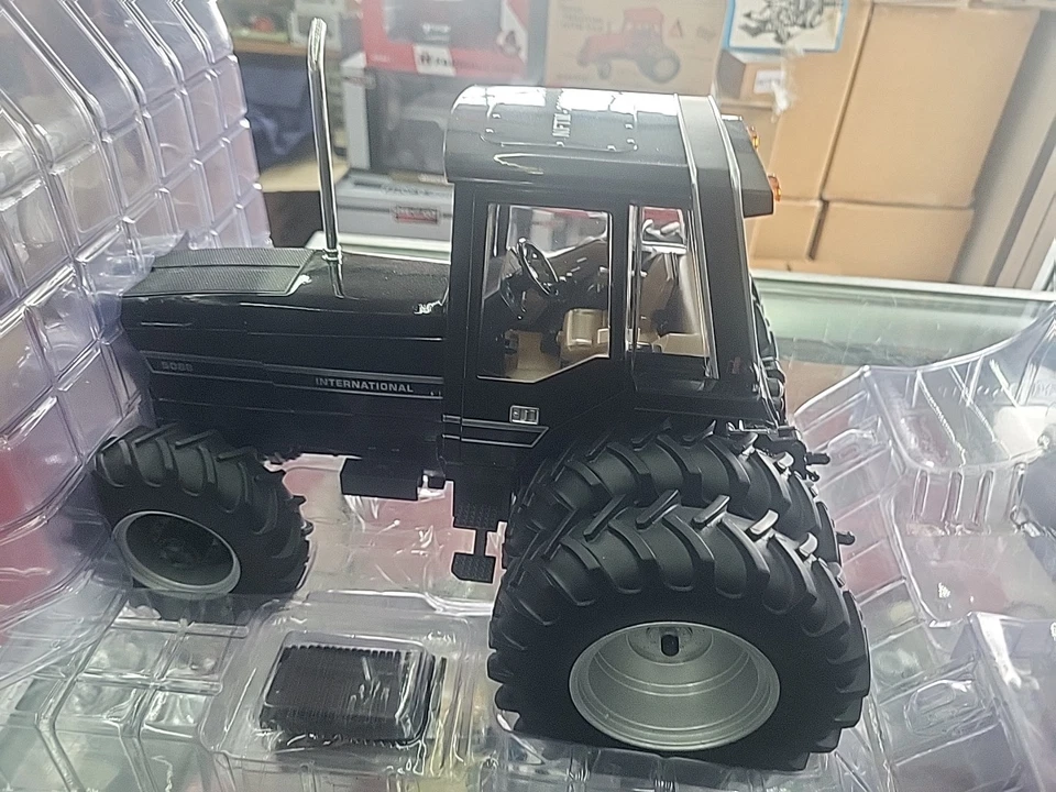 Ertl International 1/16 Black Chase Unit 5088  2025 National Farm Toy Museum  - Image 2 of 4