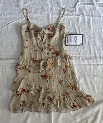 B. Darlin Women's Crème Floral Size 1/2
