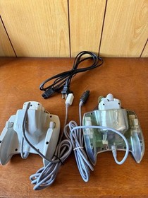 Sega Dreamcast White Console Bundle 2 Controllers 4 VMU 7 Games Untested