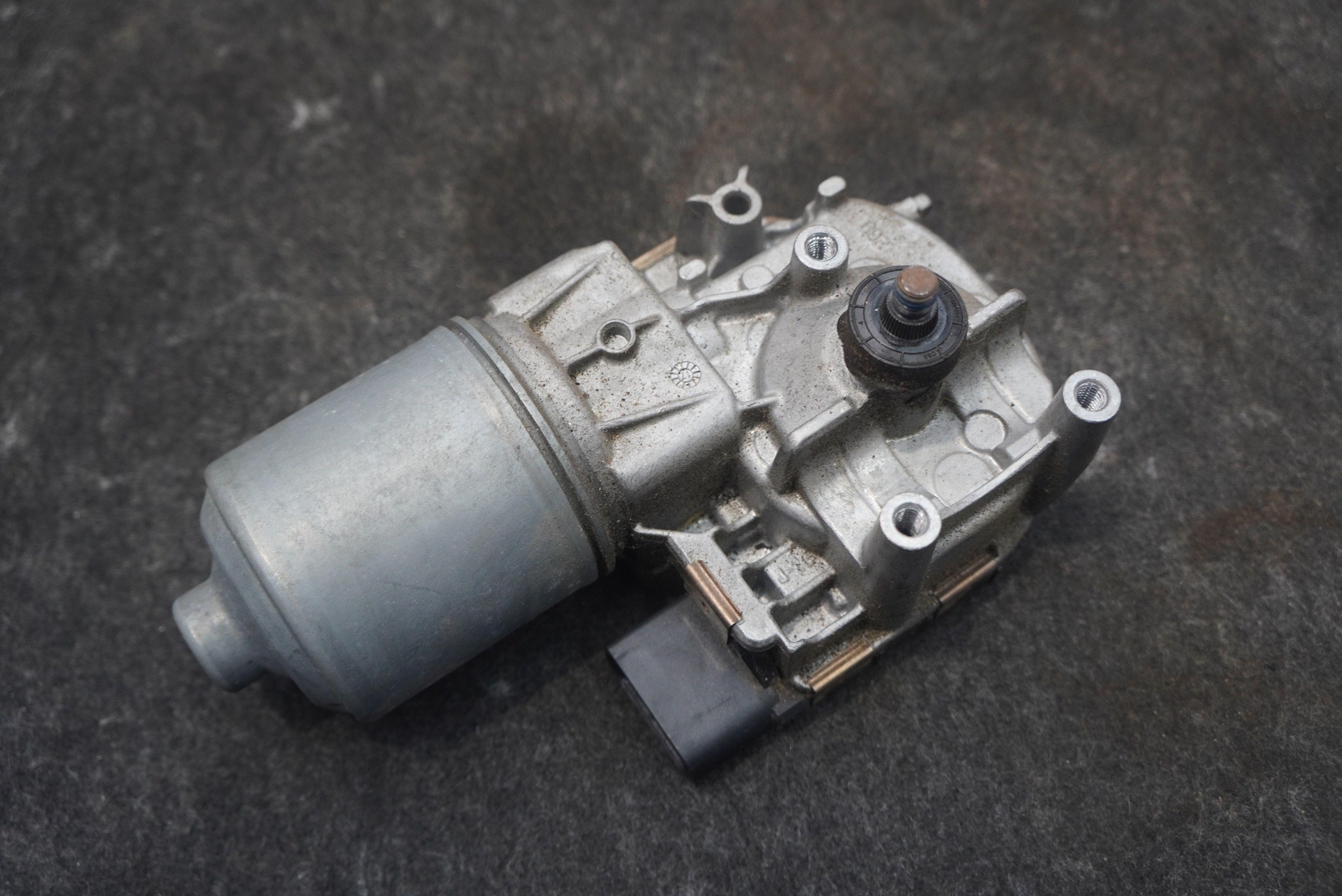 Porsche 911 GT3 2018 Front Windshield wiper motor