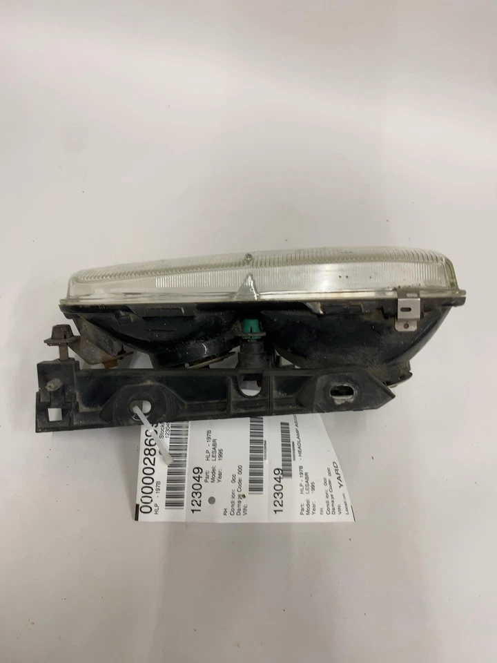 1992-96 Buick LeSabre Headlamp Assembly Right RH - Image 3 of 4