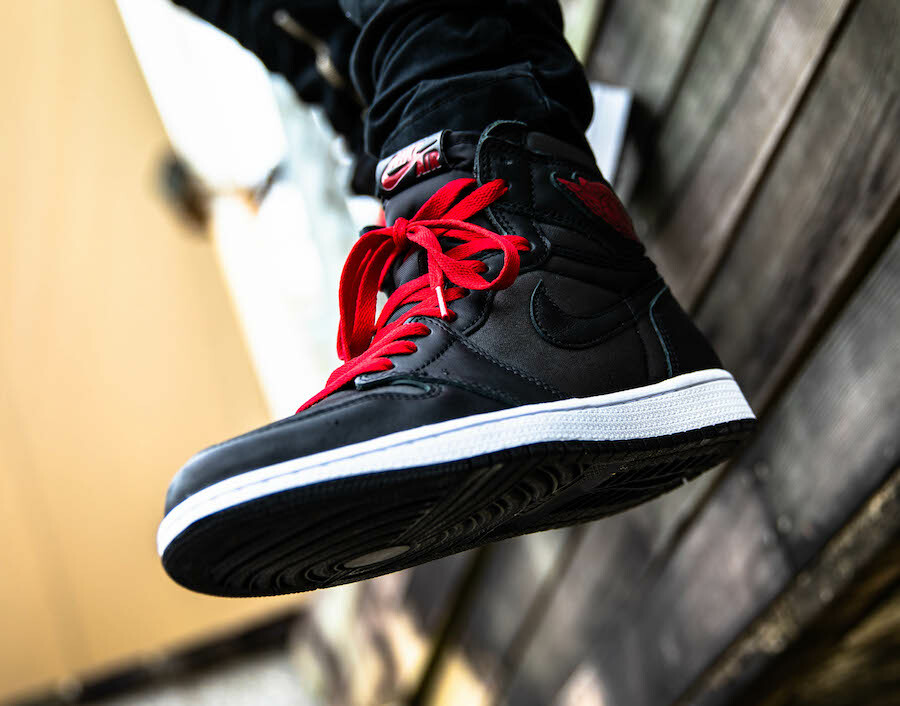 Nike Air Jordan 1 Retro High Size 10.5 OG 'Black Gym Red' Satin