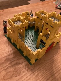 LEGO Castle 375 / 6075 Vintage 1980s Nearly Complete Plus Few Minifigures