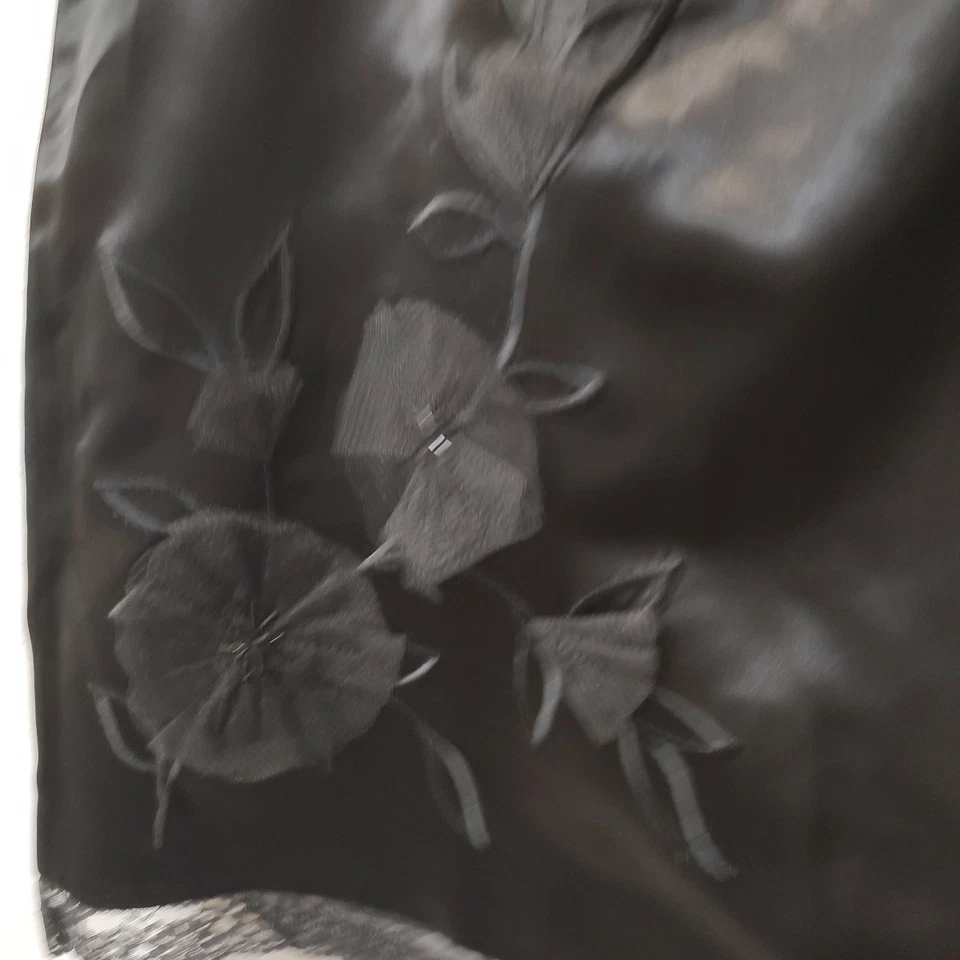 Alfani Women’s Black Satin Skirt Sz 16 Floral Embroidered Appliqué Lace Hem Y2K - Image 2 of 4