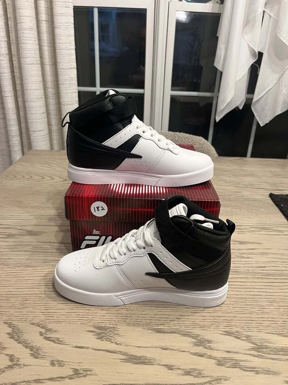 Fila Vulc 13 Black White/ Size: Kids US 4Y / EU 36