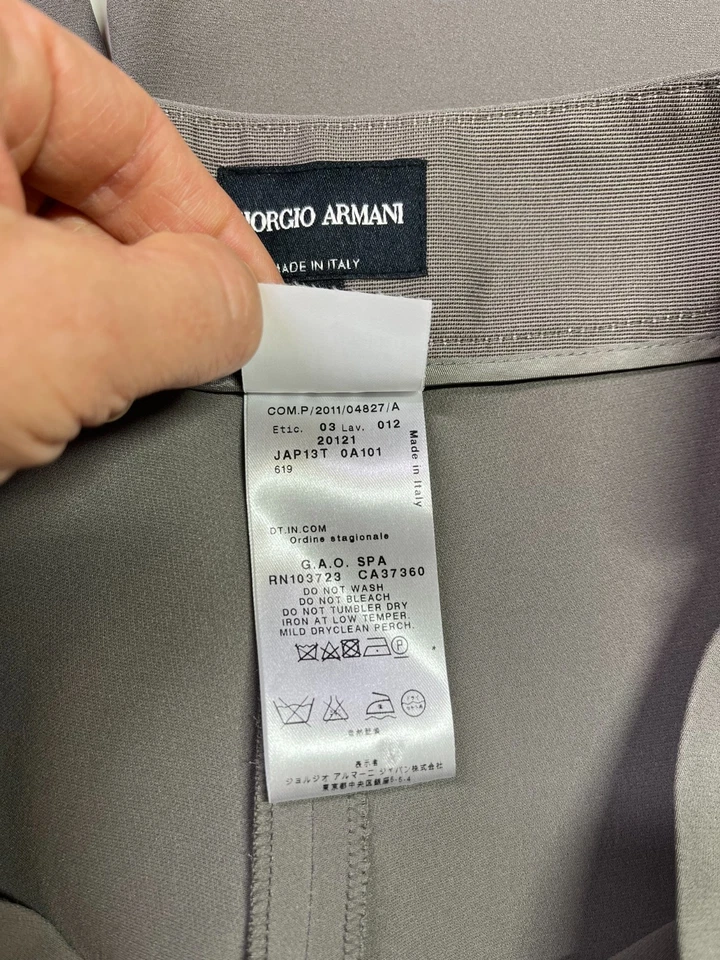 Calça de seda feminina Giorgio Armani tamanho 42 cinza zíper lateral 31" cintura - Imagem 3 de 4