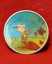 Vintage Peanuts Snoopy PLAYING Baseball Motion Flicker Flasher Vari Vue Button