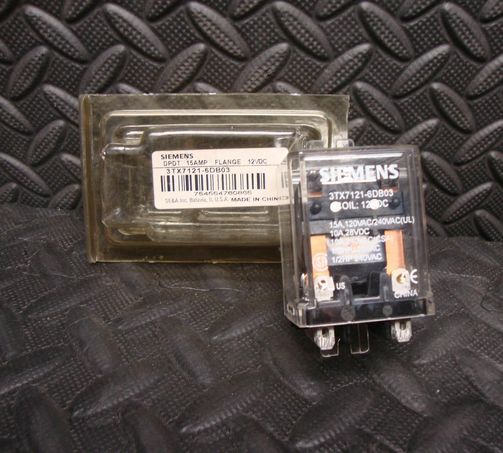 NEW Siemens 3TX7121-6DB03 4DPT 15 Amp Flange Relay 120 VDC