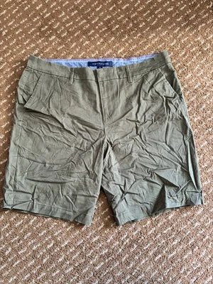 Women’s Tommy Hilfiger khaki green chino shorts size U.K. 10 - Image 1 of 4