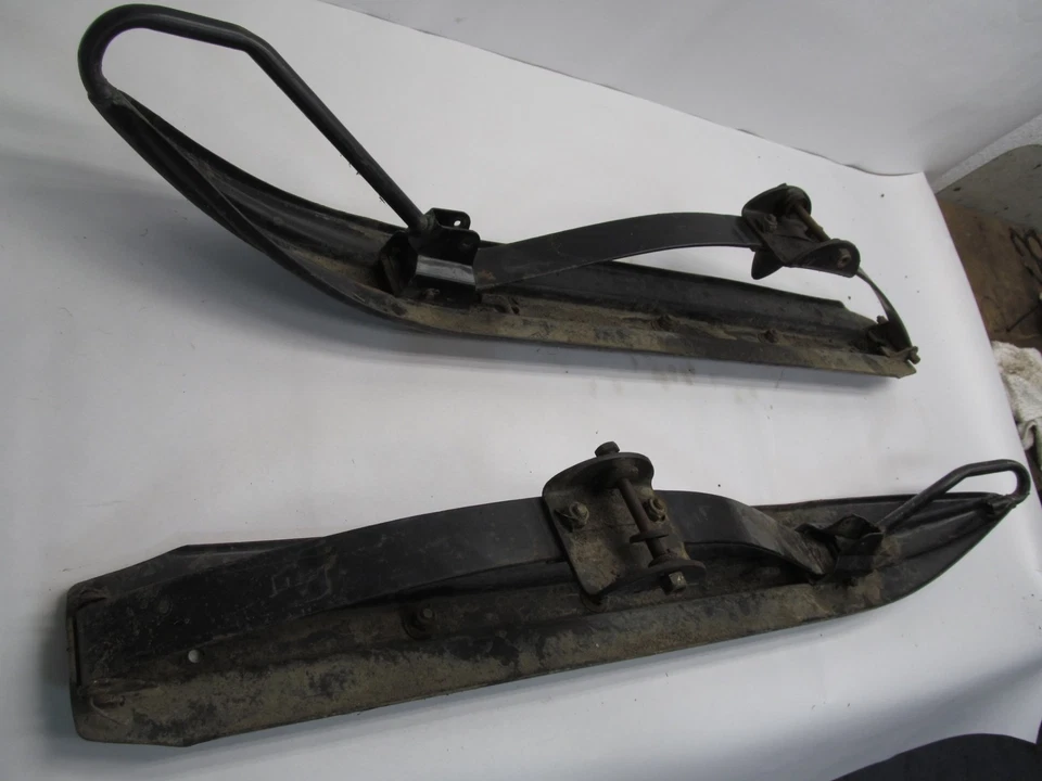 Ski-Doo Safari Saga 377 1989 OEM esquís de metal Foto 3 de 4