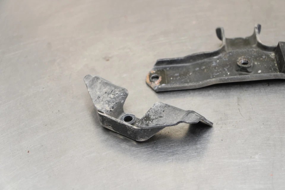 04-06 KAWASAKI Z1000 GAS TANK FUEL CELL PETROL RESERVOIR BRACKET MOUNT Foto 2 de 4