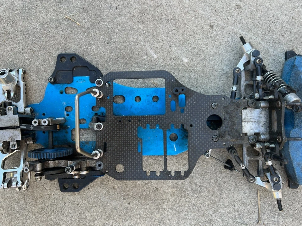 nitro truck and buggy chassis lot - Image 4 of 4