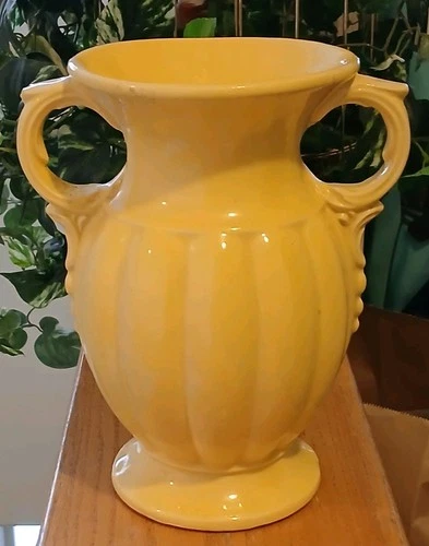 Nelson McCoy NM USA Art Pottery Planter 1940s Vintage, Yellow