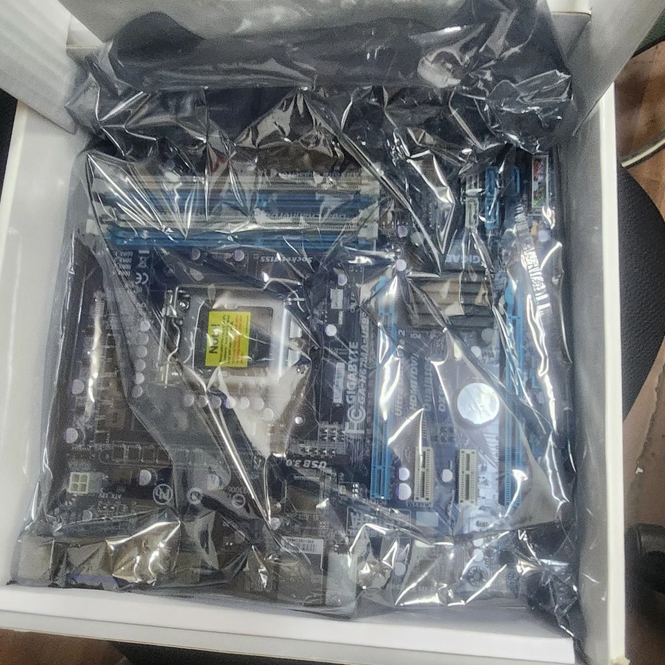 Gigabyte GA-H67MA-USB3-B3 LGA 1155 USB3 DDR3 Intel Motherboard - New!!! - Image 2 of 4