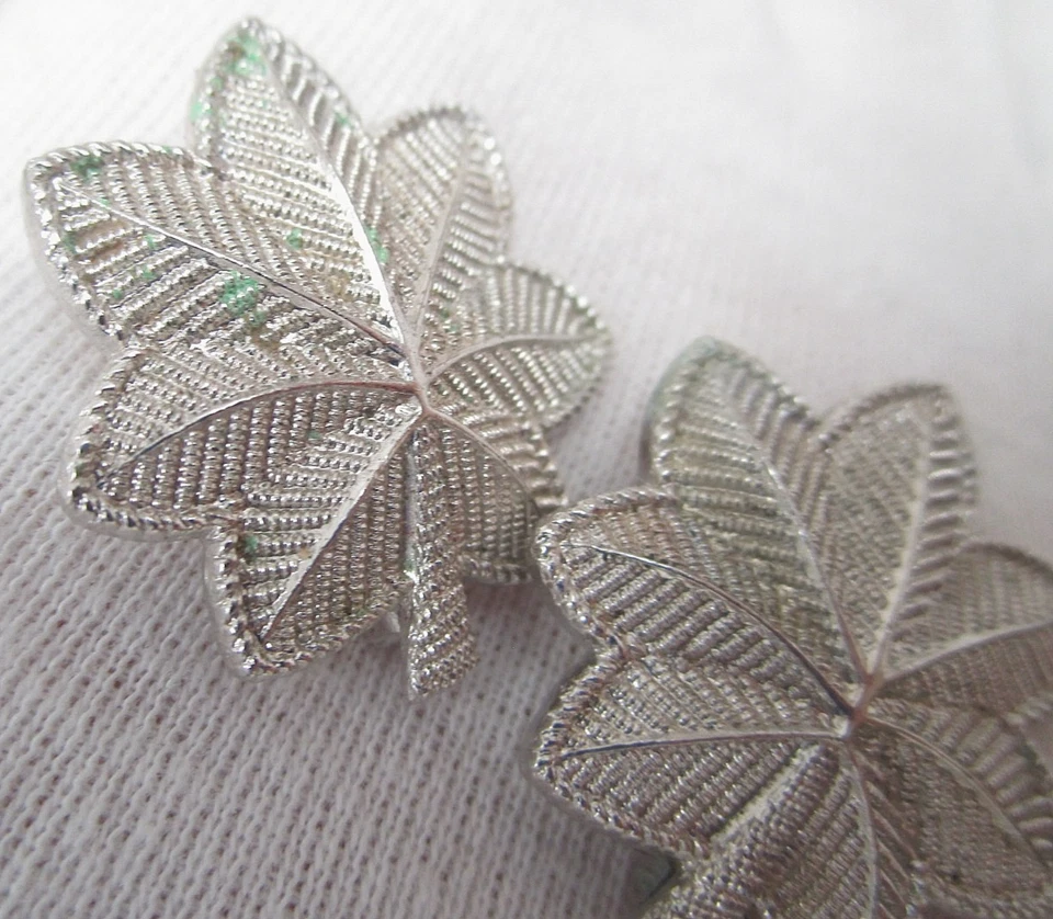 Alfileres de plata esterlina vintage de la Segunda Guerra Mundial con rango de hombro Foto 2 de 4