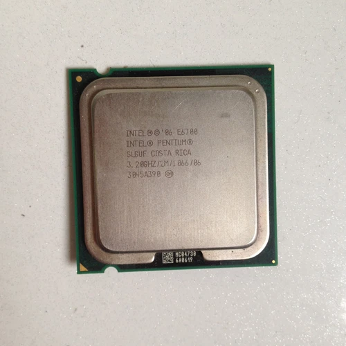 Intel Pentium E6700 3.2 GHz Dual-Core 2M 1066MHz Processor Socket LGA775 CPU