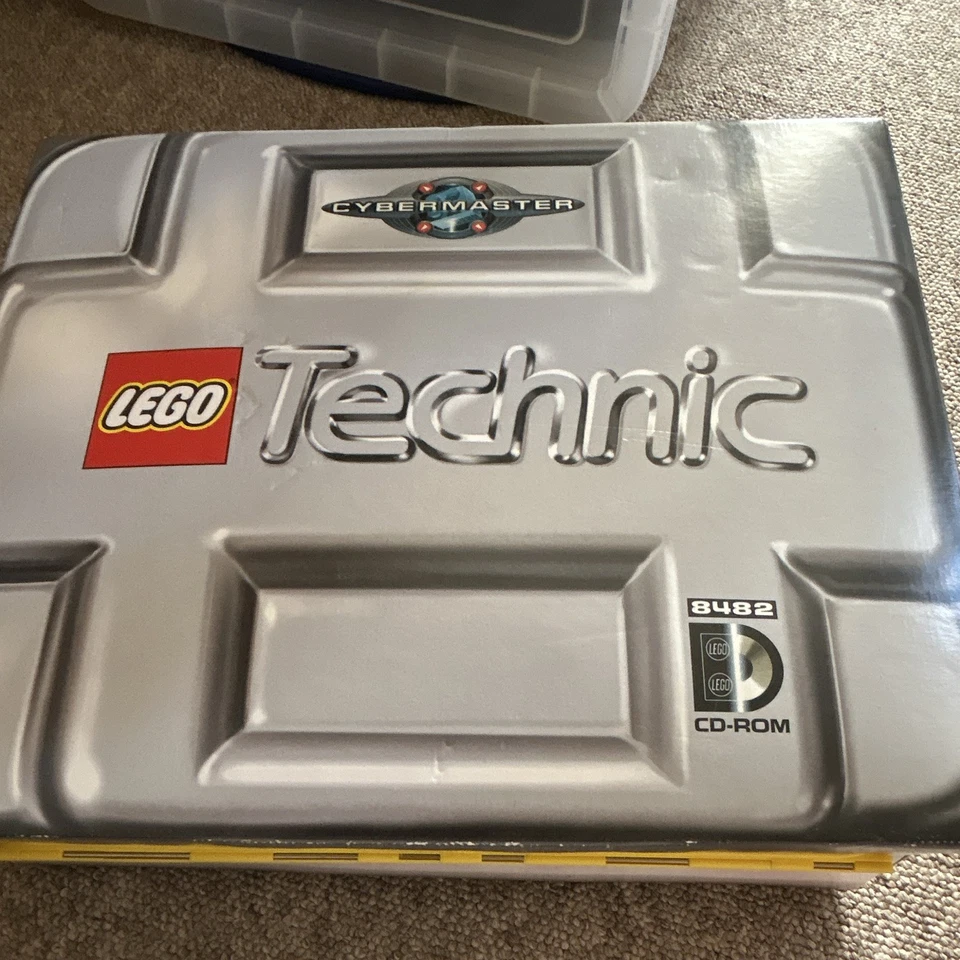LEGO Technic 8482 CyberMaster, photo 1 of 4