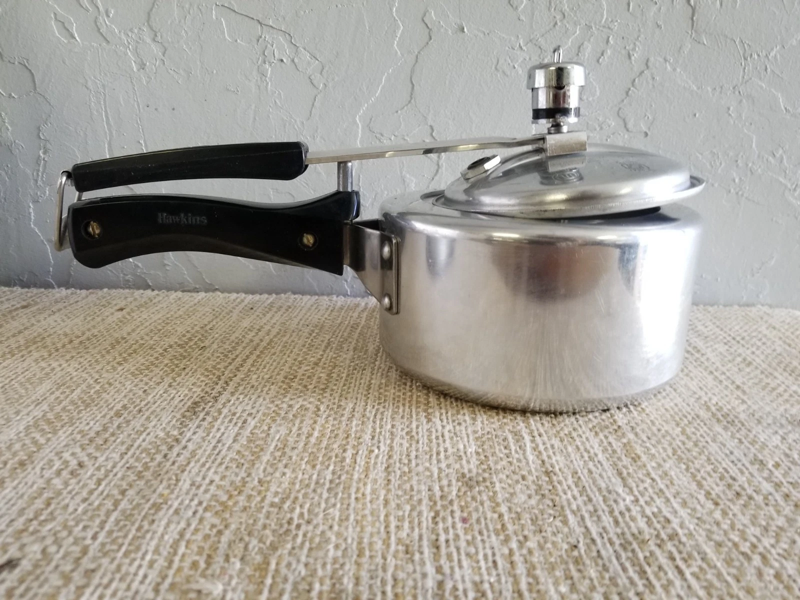 HAWKINS Classic CL15 Aluminum Pressure Cooker 1.5L FREE SHIPPING. (1 Time Used)