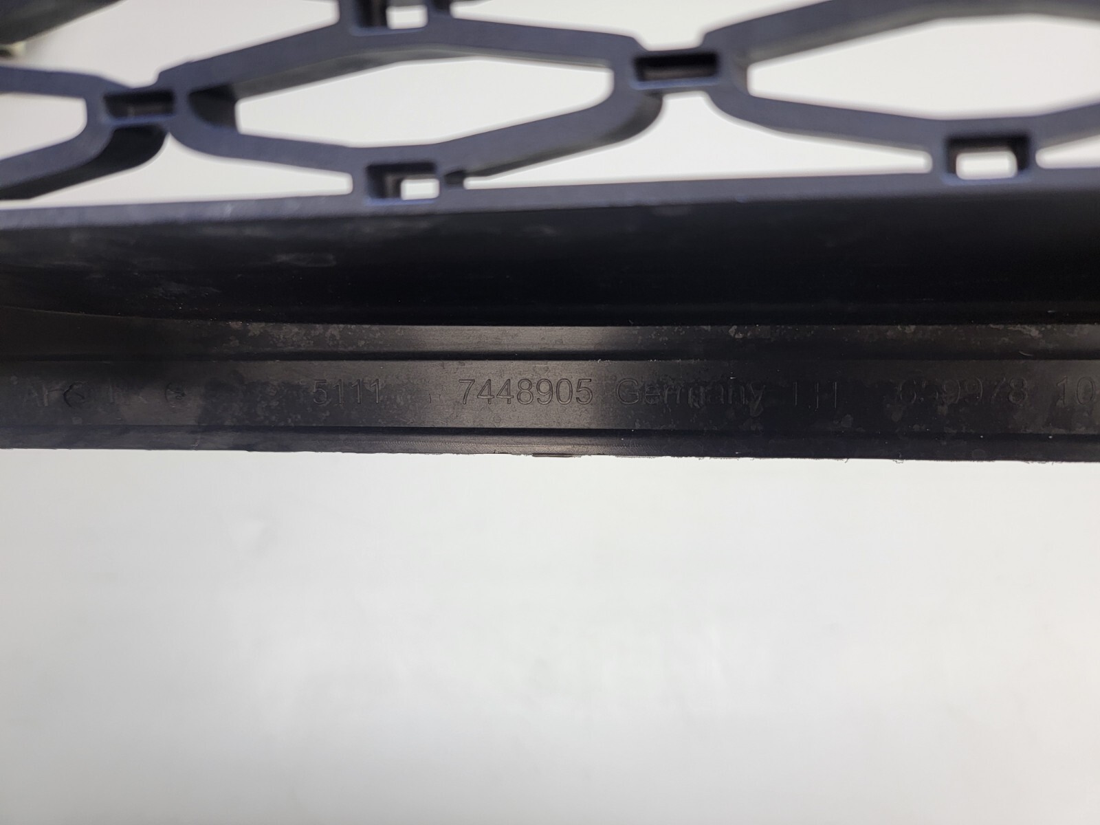 ROLLS ROYCE CULLINAN FRONT LEFT LOWER BUMPER GRILL OEM 7448905