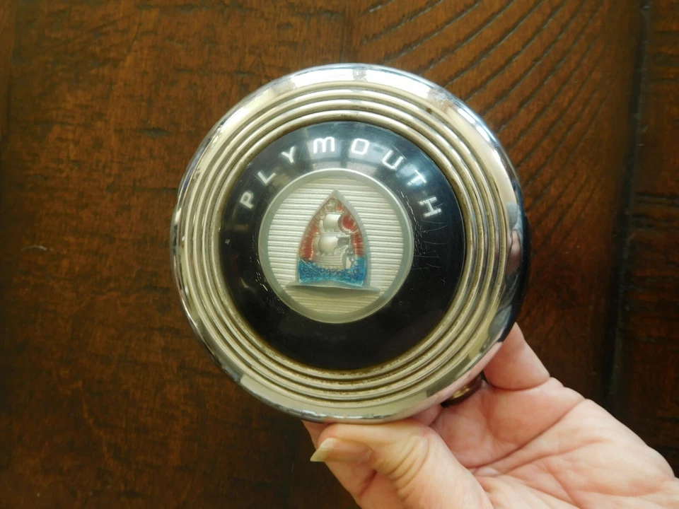 1946 1947 1948 Plymouth Steering Wheel Horn Button Special Deluxe P14C P14J P14 — 第 2/4 张图片